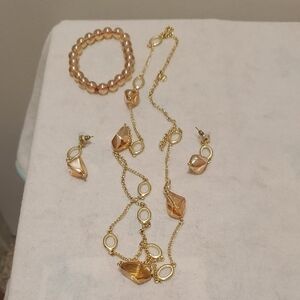 Elegant Gold and Cream Jewelry Set
